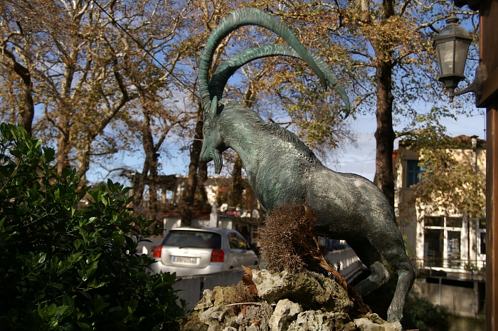 PICT1974 small VRISES MOUNTAIN GOAT STATUE.jpg - 355912 Bytes
